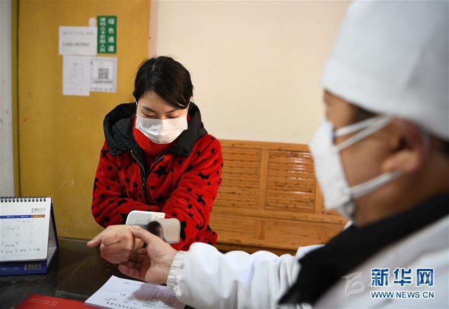 （抓好經(jīng)濟(jì)發(fā)展 應(yīng)對復(fù)雜局面·圖文互動）（1）2500萬農(nóng)民工如何安全返崗？——農(nóng)民工大省四川復(fù)工觀察