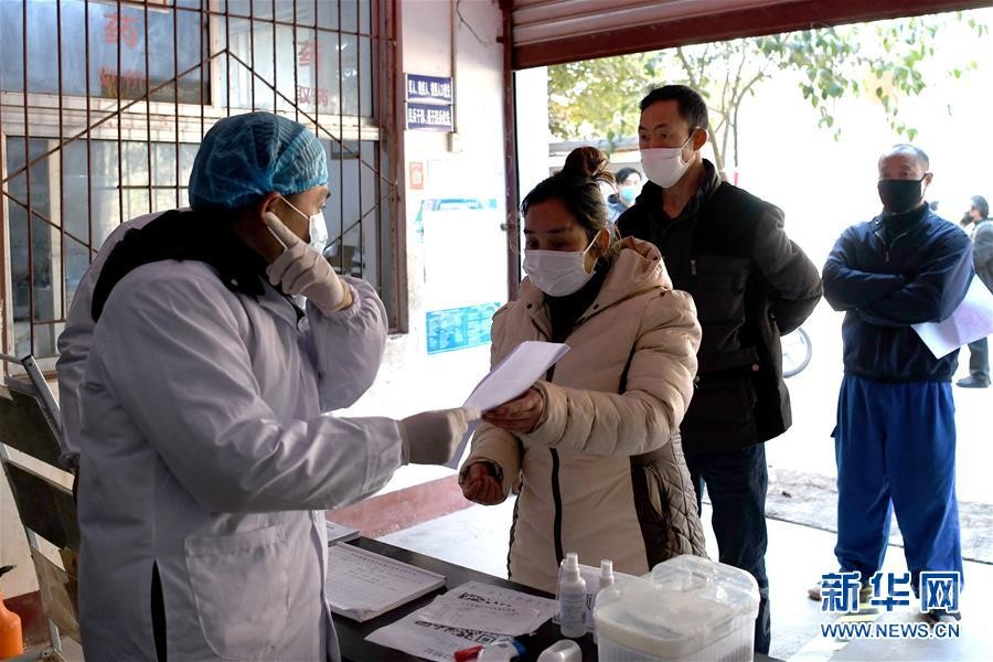 （抓好經(jīng)濟(jì)發(fā)展 應(yīng)對復(fù)雜局面·圖文互動）（3）2500萬農(nóng)民工如何安全返崗？——農(nóng)民工大省四川復(fù)工觀察