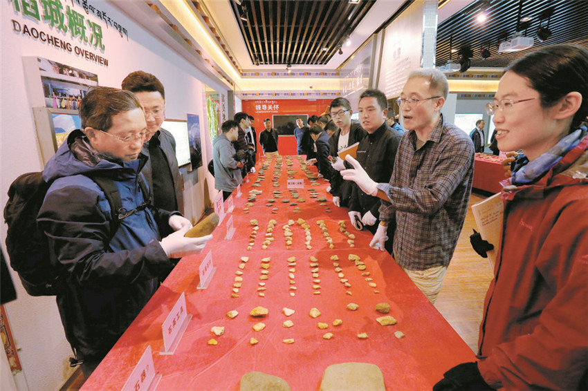 專家在室內.jpg 專家在室內.jpg