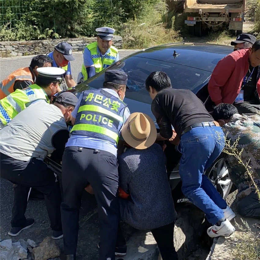 圖為交警.jpg 圖為交警.jpg