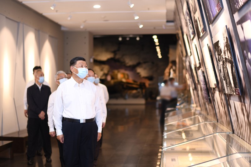 2022年8月16日至17日，中共中央總書記、國家主席、中央軍委主席習近平在遼寧考察。這是16日下午，習近平在錦州市考察遼沈戰(zhàn)役紀念館。 新華社記者 燕雁 攝