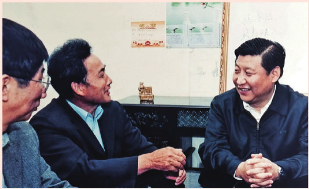 2003年4月24日，時任浙江省委書記習近平在浙江下姜村調(diào)研。