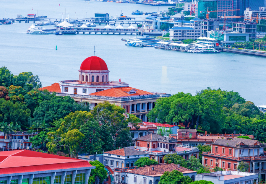 鼓浪嶼素有“萬國建筑博物館”的美譽(yù)，八卦樓作為全國重點(diǎn)文物保護(hù)單位，是鼓浪嶼世界文化遺產(chǎn)核心要素之一。楊勁堅(jiān) 攝